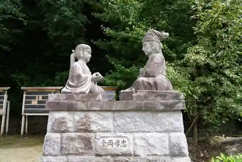 四條畷神社の像