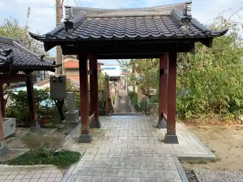 實本寺の山門・神門