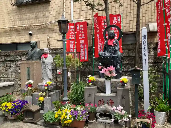 幸福寺の{uncategorized: "未分類", other: "その他", undefined: "問題あり", building: "その他建物", grave: "お墓", sacred_gate: "鳥居", guardian: "狛犬", statue: "像", buddha: "仏像", history: "歴史", nature: "自然", garden: "庭園", animal: "動物", pagoda: "塔", temizu: "手水舎", mountain_gate: "山門・神門", sanctuary: "本殿・本堂", subordinate: "末社・摂社", art: "芸術", scenery: "景色", jizo: "地蔵", ema: "絵馬", goshuin: "御朱印", omikuji: "おみくじ", items: "授与品その他", amulet: "お守り", goshuincho: "御朱印帳", eats: "食事", festival: "お祭り", votive_dance: "神楽", shichigosan: "七五三参", wedding: "結婚式", experience: "体験その他", initially: "初詣", around: "周辺", anti_infection: "感染症対策"}