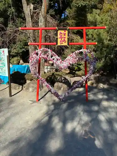 伊豆山神社の{uncategorized: "未分類", other: "その他", undefined: "問題あり", building: "その他建物", grave: "お墓", sacred_gate: "鳥居", guardian: "狛犬", statue: "像", buddha: "仏像", history: "歴史", nature: "自然", garden: "庭園", animal: "動物", pagoda: "塔", temizu: "手水舎", mountain_gate: "山門・神門", sanctuary: "本殿・本堂", subordinate: "末社・摂社", art: "芸術", scenery: "景色", jizo: "地蔵", ema: "絵馬", goshuin: "御朱印", omikuji: "おみくじ", items: "授与品その他", amulet: "お守り", goshuincho: "御朱印帳", eats: "食事", festival: "お祭り", votive_dance: "神楽", shichigosan: "七五三参", wedding: "結婚式", experience: "体験その他", initially: "初詣", around: "周辺", anti_infection: "感染症対策"}