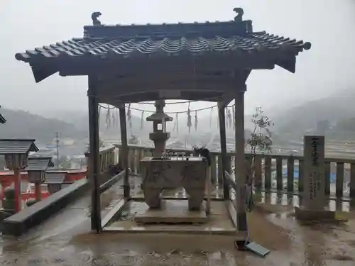 久井稲生神社の手水舎