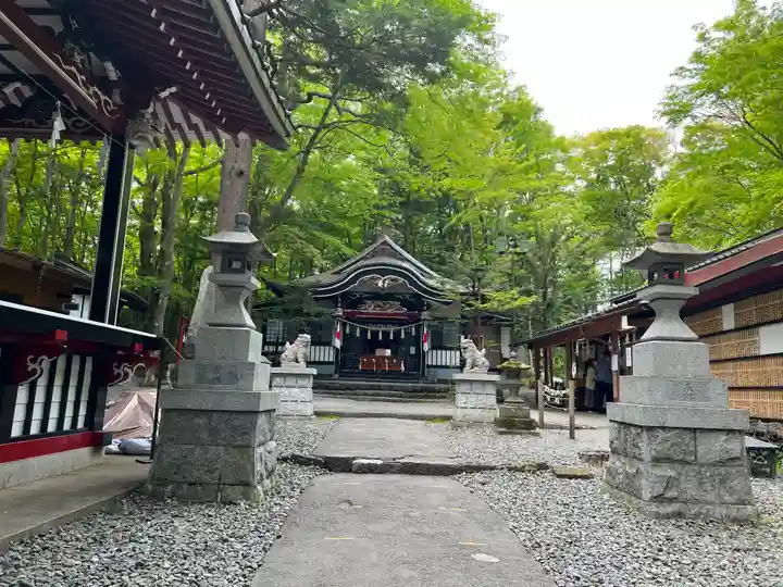 新屋山神社(山梨県)