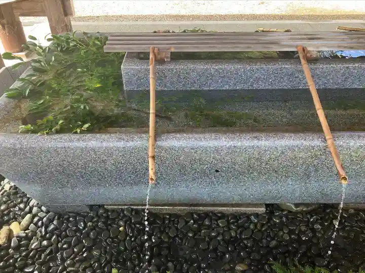 射水神社の手水舎
