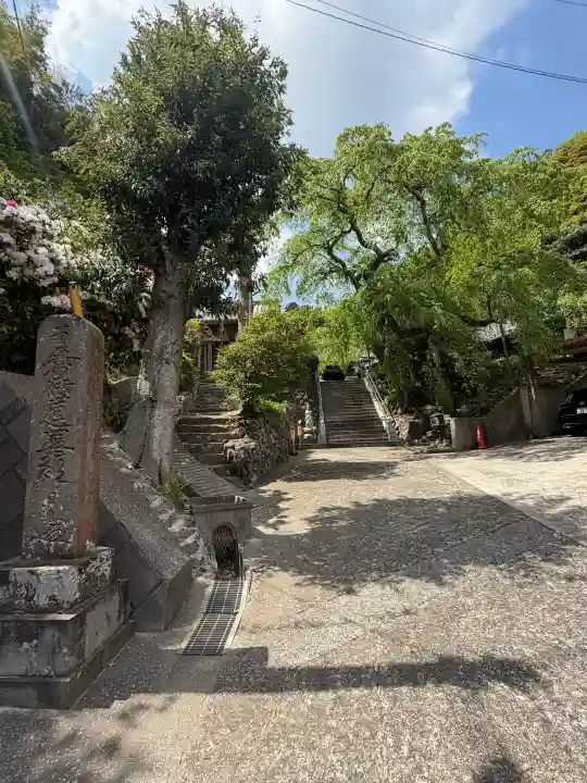 等覚寺の{uncategorized: "未分類", other: "その他", undefined: "問題あり", building: "その他建物", grave: "お墓", sacred_gate: "鳥居", guardian: "狛犬", statue: "像", buddha: "仏像", history: "歴史", nature: "自然", garden: "庭園", animal: "動物", pagoda: "塔", temizu: "手水舎", mountain_gate: "山門・神門", sanctuary: "本殿・本堂", subordinate: "末社・摂社", art: "芸術", scenery: "景色", jizo: "地蔵", ema: "絵馬", goshuin: "御朱印", omikuji: "おみくじ", items: "授与品その他", amulet: "お守り", goshuincho: "御朱印帳", eats: "食事", festival: "お祭り", votive_dance: "神楽", shichigosan: "七五三参", wedding: "結婚式", experience: "体験その他", initially: "初詣", around: "周辺", anti_infection: "感染症対策"}