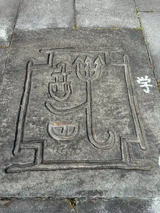 神祇大社の{uncategorized: "未分類", other: "その他", undefined: "問題あり", building: "その他建物", grave: "お墓", sacred_gate: "鳥居", guardian: "狛犬", statue: "像", buddha: "仏像", history: "歴史", nature: "自然", garden: "庭園", animal: "動物", pagoda: "塔", temizu: "手水舎", mountain_gate: "山門・神門", sanctuary: "本殿・本堂", subordinate: "末社・摂社", art: "芸術", scenery: "景色", jizo: "地蔵", ema: "絵馬", goshuin: "御朱印", omikuji: "おみくじ", items: "授与品その他", amulet: "お守り", goshuincho: "御朱印帳", eats: "食事", festival: "お祭り", votive_dance: "神楽", shichigosan: "七五三参", wedding: "結婚式", experience: "体験その他", initially: "初詣", around: "周辺", anti_infection: "感染症対策"}