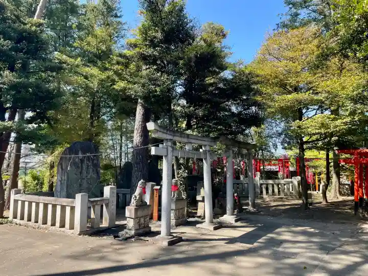 東伏見稲荷神社の{uncategorized: "未分類", other: "その他", undefined: "問題あり", building: "その他建物", grave: "お墓", sacred_gate: "鳥居", guardian: "狛犬", statue: "像", buddha: "仏像", history: "歴史", nature: "自然", garden: "庭園", animal: "動物", pagoda: "塔", temizu: "手水舎", mountain_gate: "山門・神門", sanctuary: "本殿・本堂", subordinate: "末社・摂社", art: "芸術", scenery: "景色", jizo: "地蔵", ema: "絵馬", goshuin: "御朱印", omikuji: "おみくじ", items: "授与品その他", amulet: "お守り", goshuincho: "御朱印帳", eats: "食事", festival: "お祭り", votive_dance: "神楽", shichigosan: "七五三参", wedding: "結婚式", experience: "体験その他", initially: "初詣", around: "周辺", anti_infection: "感染症対策"}