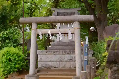 鳩森八幡神社の鳥居