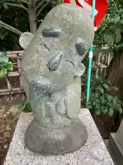 亀ケ池八幡宮の像