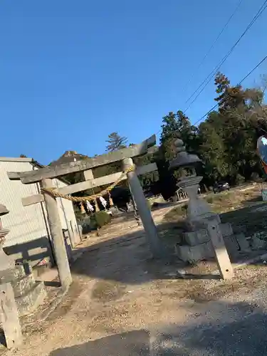 三神社の鳥居