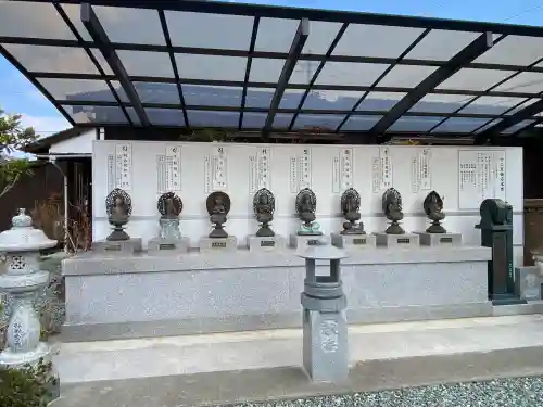 護国寺の{uncategorized: "未分類", other: "その他", undefined: "問題あり", building: "その他建物", grave: "お墓", sacred_gate: "鳥居", guardian: "狛犬", statue: "像", buddha: "仏像", history: "歴史", nature: "自然", garden: "庭園", animal: "動物", pagoda: "塔", temizu: "手水舎", mountain_gate: "山門・神門", sanctuary: "本殿・本堂", subordinate: "末社・摂社", art: "芸術", scenery: "景色", jizo: "地蔵", ema: "絵馬", goshuin: "御朱印", omikuji: "おみくじ", items: "授与品その他", amulet: "お守り", goshuincho: "御朱印帳", eats: "食事", festival: "お祭り", votive_dance: "神楽", shichigosan: "七五三参", wedding: "結婚式", experience: "体験その他", initially: "初詣", around: "周辺", anti_infection: "感染症対策"}