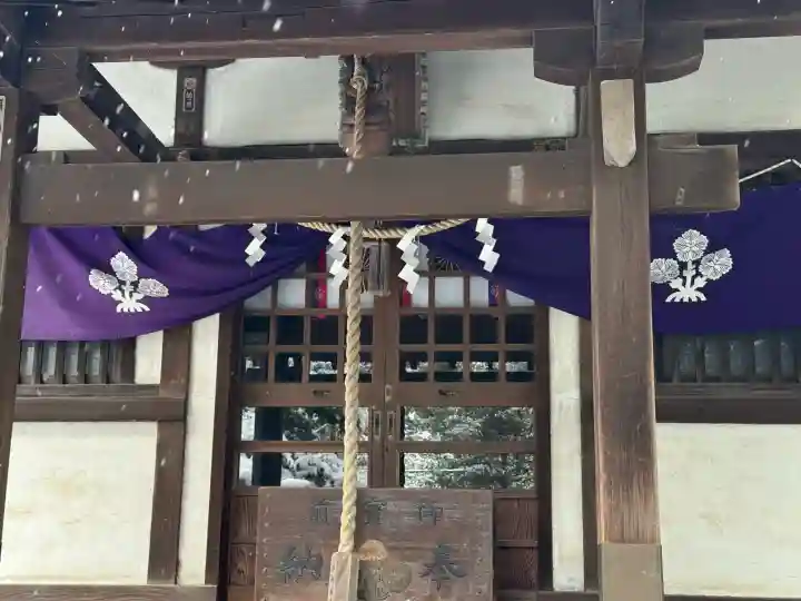 忍 諏訪神社・東照宮 の{uncategorized: "未分類", other: "その他", undefined: "問題あり", building: "その他建物", grave: "お墓", sacred_gate: "鳥居", guardian: "狛犬", statue: "像", buddha: "仏像", history: "歴史", nature: "自然", garden: "庭園", animal: "動物", pagoda: "塔", temizu: "手水舎", mountain_gate: "山門・神門", sanctuary: "本殿・本堂", subordinate: "末社・摂社", art: "芸術", scenery: "景色", jizo: "地蔵", ema: "絵馬", goshuin: "御朱印", omikuji: "おみくじ", items: "授与品その他", amulet: "お守り", goshuincho: "御朱印帳", eats: "食事", festival: "お祭り", votive_dance: "神楽", shichigosan: "七五三参", wedding: "結婚式", experience: "体験その他", initially: "初詣", around: "周辺", anti_infection: "感染症対策"}