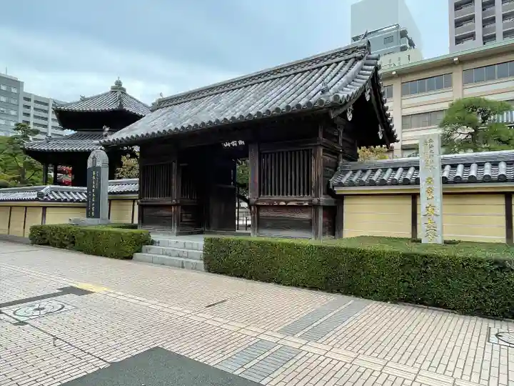 東長寺の山門・神門