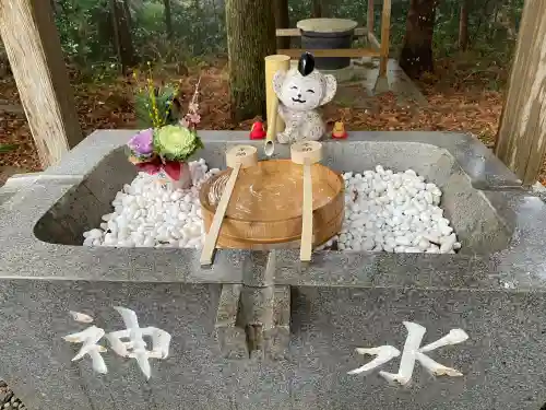 日吉神社の{uncategorized: "未分類", other: "その他", undefined: "問題あり", building: "その他建物", grave: "お墓", sacred_gate: "鳥居", guardian: "狛犬", statue: "像", buddha: "仏像", history: "歴史", nature: "自然", garden: "庭園", animal: "動物", pagoda: "塔", temizu: "手水舎", mountain_gate: "山門・神門", sanctuary: "本殿・本堂", subordinate: "末社・摂社", art: "芸術", scenery: "景色", jizo: "地蔵", ema: "絵馬", goshuin: "御朱印", omikuji: "おみくじ", items: "授与品その他", amulet: "お守り", goshuincho: "御朱印帳", eats: "食事", festival: "お祭り", votive_dance: "神楽", shichigosan: "七五三参", wedding: "結婚式", experience: "体験その他", initially: "初詣", around: "周辺", anti_infection: "感染症対策"}