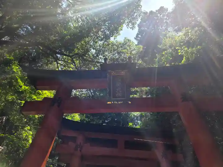 伏見稲荷大社の{uncategorized: "未分類", other: "その他", undefined: "問題あり", building: "その他建物", grave: "お墓", sacred_gate: "鳥居", guardian: "狛犬", statue: "像", buddha: "仏像", history: "歴史", nature: "自然", garden: "庭園", animal: "動物", pagoda: "塔", temizu: "手水舎", mountain_gate: "山門・神門", sanctuary: "本殿・本堂", subordinate: "末社・摂社", art: "芸術", scenery: "景色", jizo: "地蔵", ema: "絵馬", goshuin: "御朱印", omikuji: "おみくじ", items: "授与品その他", amulet: "お守り", goshuincho: "御朱印帳", eats: "食事", festival: "お祭り", votive_dance: "神楽", shichigosan: "七五三参", wedding: "結婚式", experience: "体験その他", initially: "初詣", around: "周辺", anti_infection: "感染症対策"}