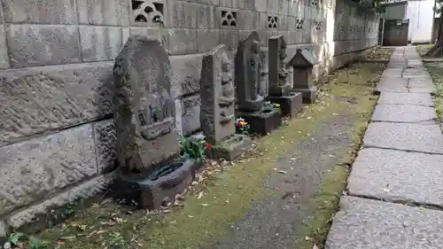 代々木八幡宮の像