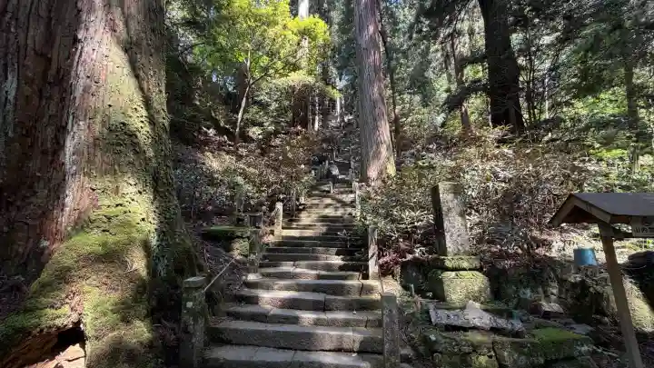 室生寺奥の院の{uncategorized: "未分類", other: "その他", undefined: "問題あり", building: "その他建物", grave: "お墓", sacred_gate: "鳥居", guardian: "狛犬", statue: "像", buddha: "仏像", history: "歴史", nature: "自然", garden: "庭園", animal: "動物", pagoda: "塔", temizu: "手水舎", mountain_gate: "山門・神門", sanctuary: "本殿・本堂", subordinate: "末社・摂社", art: "芸術", scenery: "景色", jizo: "地蔵", ema: "絵馬", goshuin: "御朱印", omikuji: "おみくじ", items: "授与品その他", amulet: "お守り", goshuincho: "御朱印帳", eats: "食事", festival: "お祭り", votive_dance: "神楽", shichigosan: "七五三参", wedding: "結婚式", experience: "体験その他", initially: "初詣", around: "周辺", anti_infection: "感染症対策"}