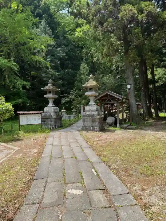塩原八幡宮の{uncategorized: "未分類", other: "その他", undefined: "問題あり", building: "その他建物", grave: "お墓", sacred_gate: "鳥居", guardian: "狛犬", statue: "像", buddha: "仏像", history: "歴史", nature: "自然", garden: "庭園", animal: "動物", pagoda: "塔", temizu: "手水舎", mountain_gate: "山門・神門", sanctuary: "本殿・本堂", subordinate: "末社・摂社", art: "芸術", scenery: "景色", jizo: "地蔵", ema: "絵馬", goshuin: "御朱印", omikuji: "おみくじ", items: "授与品その他", amulet: "お守り", goshuincho: "御朱印帳", eats: "食事", festival: "お祭り", votive_dance: "神楽", shichigosan: "七五三参", wedding: "結婚式", experience: "体験その他", initially: "初詣", around: "周辺", anti_infection: "感染症対策"}