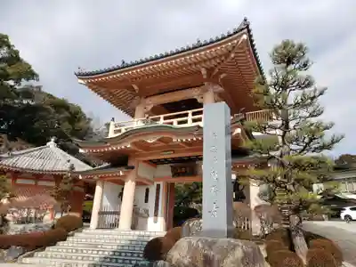 龍谷寺の山門・神門