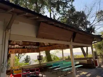 玉津岡神社の{uncategorized: "未分類", other: "その他", undefined: "問題あり", building: "その他建物", grave: "お墓", sacred_gate: "鳥居", guardian: "狛犬", statue: "像", buddha: "仏像", history: "歴史", nature: "自然", garden: "庭園", animal: "動物", pagoda: "塔", temizu: "手水舎", mountain_gate: "山門・神門", sanctuary: "本殿・本堂", subordinate: "末社・摂社", art: "芸術", scenery: "景色", jizo: "地蔵", ema: "絵馬", goshuin: "御朱印", omikuji: "おみくじ", items: "授与品その他", amulet: "お守り", goshuincho: "御朱印帳", eats: "食事", festival: "お祭り", votive_dance: "神楽", shichigosan: "七五三参", wedding: "結婚式", experience: "体験その他", initially: "初詣", around: "周辺", anti_infection: "感染症対策"}