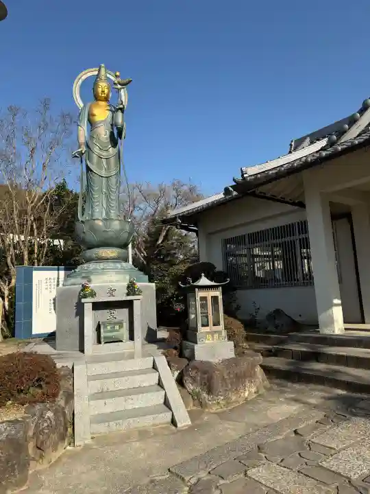 水間寺の{uncategorized: "未分類", other: "その他", undefined: "問題あり", building: "その他建物", grave: "お墓", sacred_gate: "鳥居", guardian: "狛犬", statue: "像", buddha: "仏像", history: "歴史", nature: "自然", garden: "庭園", animal: "動物", pagoda: "塔", temizu: "手水舎", mountain_gate: "山門・神門", sanctuary: "本殿・本堂", subordinate: "末社・摂社", art: "芸術", scenery: "景色", jizo: "地蔵", ema: "絵馬", goshuin: "御朱印", omikuji: "おみくじ", items: "授与品その他", amulet: "お守り", goshuincho: "御朱印帳", eats: "食事", festival: "お祭り", votive_dance: "神楽", shichigosan: "七五三参", wedding: "結婚式", experience: "体験その他", initially: "初詣", around: "周辺", anti_infection: "感染症対策"}