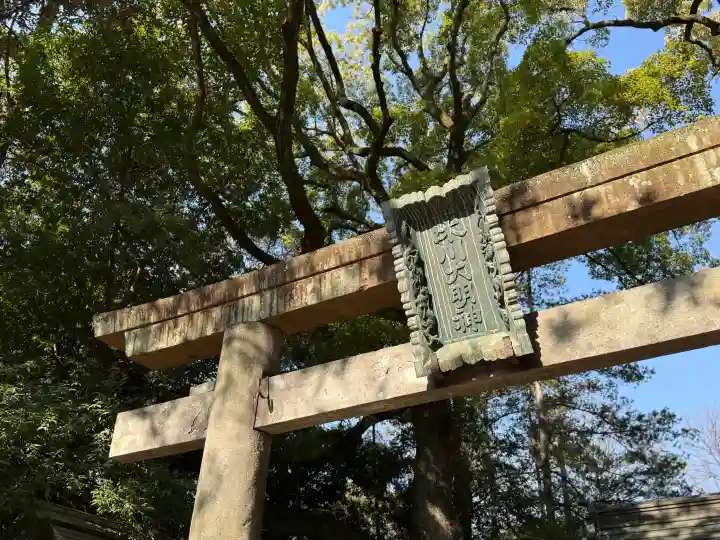 赤坂氷川神社の{uncategorized: "未分類", other: "その他", undefined: "問題あり", building: "その他建物", grave: "お墓", sacred_gate: "鳥居", guardian: "狛犬", statue: "像", buddha: "仏像", history: "歴史", nature: "自然", garden: "庭園", animal: "動物", pagoda: "塔", temizu: "手水舎", mountain_gate: "山門・神門", sanctuary: "本殿・本堂", subordinate: "末社・摂社", art: "芸術", scenery: "景色", jizo: "地蔵", ema: "絵馬", goshuin: "御朱印", omikuji: "おみくじ", items: "授与品その他", amulet: "お守り", goshuincho: "御朱印帳", eats: "食事", festival: "お祭り", votive_dance: "神楽", shichigosan: "七五三参", wedding: "結婚式", experience: "体験その他", initially: "初詣", around: "周辺", anti_infection: "感染症対策"}