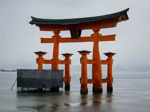 厳島神社の鳥居