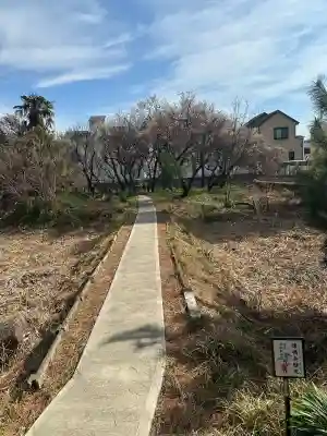 鶴嶺八幡宮の{uncategorized: "未分類", other: "その他", undefined: "問題あり", building: "その他建物", grave: "お墓", sacred_gate: "鳥居", guardian: "狛犬", statue: "像", buddha: "仏像", history: "歴史", nature: "自然", garden: "庭園", animal: "動物", pagoda: "塔", temizu: "手水舎", mountain_gate: "山門・神門", sanctuary: "本殿・本堂", subordinate: "末社・摂社", art: "芸術", scenery: "景色", jizo: "地蔵", ema: "絵馬", goshuin: "御朱印", omikuji: "おみくじ", items: "授与品その他", amulet: "お守り", goshuincho: "御朱印帳", eats: "食事", festival: "お祭り", votive_dance: "神楽", shichigosan: "七五三参", wedding: "結婚式", experience: "体験その他", initially: "初詣", around: "周辺", anti_infection: "感染症対策"}