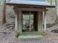 井戸神社の{uncategorized: "未分類", other: "その他", undefined: "問題あり", building: "その他建物", grave: "お墓", sacred_gate: "鳥居", guardian: "狛犬", statue: "像", buddha: "仏像", history: "歴史", nature: "自然", garden: "庭園", animal: "動物", pagoda: "塔", temizu: "手水舎", mountain_gate: "山門・神門", sanctuary: "本殿・本堂", subordinate: "末社・摂社", art: "芸術", scenery: "景色", jizo: "地蔵", ema: "絵馬", goshuin: "御朱印", omikuji: "おみくじ", items: "授与品その他", amulet: "お守り", goshuincho: "御朱印帳", eats: "食事", festival: "お祭り", votive_dance: "神楽", shichigosan: "七五三参", wedding: "結婚式", experience: "体験その他", initially: "初詣", around: "周辺", anti_infection: "感染症対策"}