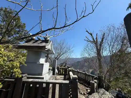 三峯神社奥宮の{uncategorized: "未分類", other: "その他", undefined: "問題あり", building: "その他建物", grave: "お墓", sacred_gate: "鳥居", guardian: "狛犬", statue: "像", buddha: "仏像", history: "歴史", nature: "自然", garden: "庭園", animal: "動物", pagoda: "塔", temizu: "手水舎", mountain_gate: "山門・神門", sanctuary: "本殿・本堂", subordinate: "末社・摂社", art: "芸術", scenery: "景色", jizo: "地蔵", ema: "絵馬", goshuin: "御朱印", omikuji: "おみくじ", items: "授与品その他", amulet: "お守り", goshuincho: "御朱印帳", eats: "食事", festival: "お祭り", votive_dance: "神楽", shichigosan: "七五三参", wedding: "結婚式", experience: "体験その他", initially: "初詣", around: "周辺", anti_infection: "感染症対策"}