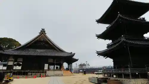 西大寺の本殿・本堂