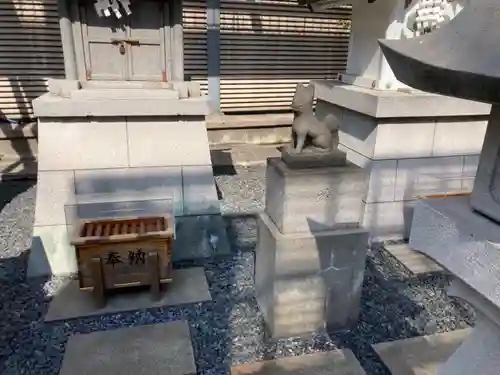 三松稲荷・活動大黒天の狛犬