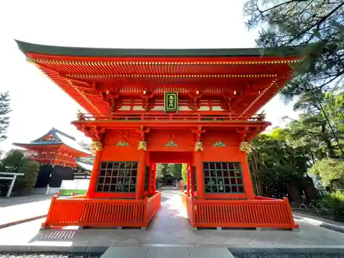 穴八幡宮の山門