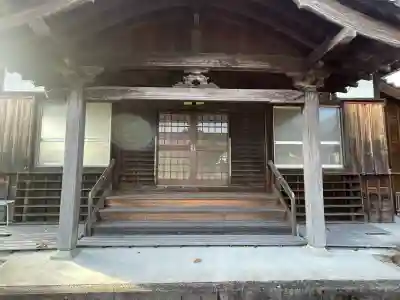 献忠寺の{uncategorized: "未分類", other: "その他", undefined: "問題あり", building: "その他建物", grave: "お墓", sacred_gate: "鳥居", guardian: "狛犬", statue: "像", buddha: "仏像", history: "歴史", nature: "自然", garden: "庭園", animal: "動物", pagoda: "塔", temizu: "手水舎", mountain_gate: "山門・神門", sanctuary: "本殿・本堂", subordinate: "末社・摂社", art: "芸術", scenery: "景色", jizo: "地蔵", ema: "絵馬", goshuin: "御朱印", omikuji: "おみくじ", items: "授与品その他", amulet: "お守り", goshuincho: "御朱印帳", eats: "食事", festival: "お祭り", votive_dance: "神楽", shichigosan: "七五三参", wedding: "結婚式", experience: "体験その他", initially: "初詣", around: "周辺", anti_infection: "感染症対策"}