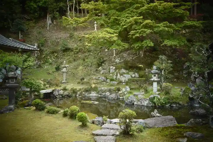 西教寺の庭園