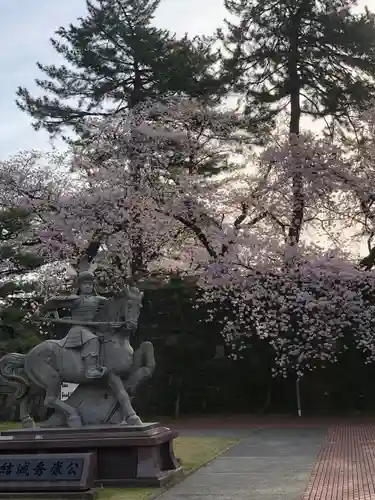 福井神社の像