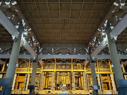 東本願寺の{uncategorized: "未分類", other: "その他", undefined: "問題あり", building: "その他建物", grave: "お墓", sacred_gate: "鳥居", guardian: "狛犬", statue: "像", buddha: "仏像", history: "歴史", nature: "自然", garden: "庭園", animal: "動物", pagoda: "塔", temizu: "手水舎", mountain_gate: "山門・神門", sanctuary: "本殿・本堂", subordinate: "末社・摂社", art: "芸術", scenery: "景色", jizo: "地蔵", ema: "絵馬", goshuin: "御朱印", omikuji: "おみくじ", items: "授与品その他", amulet: "お守り", goshuincho: "御朱印帳", eats: "食事", festival: "お祭り", votive_dance: "神楽", shichigosan: "七五三参", wedding: "結婚式", experience: "体験その他", initially: "初詣", around: "周辺", anti_infection: "感染症対策"}