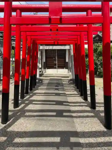 宇佐稲荷大明神の{uncategorized: "未分類", other: "その他", undefined: "問題あり", building: "その他建物", grave: "お墓", sacred_gate: "鳥居", guardian: "狛犬", statue: "像", buddha: "仏像", history: "歴史", nature: "自然", garden: "庭園", animal: "動物", pagoda: "塔", temizu: "手水舎", mountain_gate: "山門・神門", sanctuary: "本殿・本堂", subordinate: "末社・摂社", art: "芸術", scenery: "景色", jizo: "地蔵", ema: "絵馬", goshuin: "御朱印", omikuji: "おみくじ", items: "授与品その他", amulet: "お守り", goshuincho: "御朱印帳", eats: "食事", festival: "お祭り", votive_dance: "神楽", shichigosan: "七五三参", wedding: "結婚式", experience: "体験その他", initially: "初詣", around: "周辺", anti_infection: "感染症対策"}
