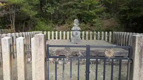 後深草天皇皇子　性仁親王墓・文覚上人墓(京都府)