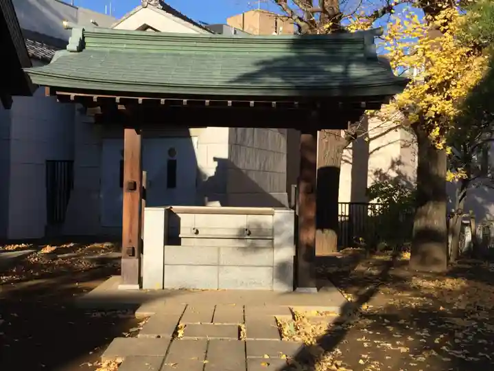 穴八幡宮の手水舎