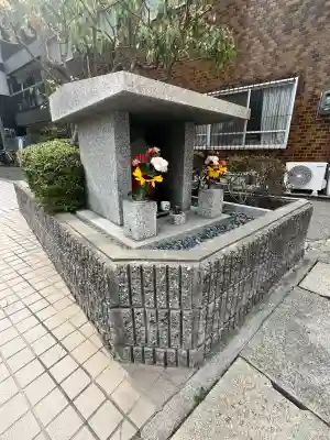 地蔵尊（北長狭通）の{uncategorized: "未分類", other: "その他", undefined: "問題あり", building: "その他建物", grave: "お墓", sacred_gate: "鳥居", guardian: "狛犬", statue: "像", buddha: "仏像", history: "歴史", nature: "自然", garden: "庭園", animal: "動物", pagoda: "塔", temizu: "手水舎", mountain_gate: "山門・神門", sanctuary: "本殿・本堂", subordinate: "末社・摂社", art: "芸術", scenery: "景色", jizo: "地蔵", ema: "絵馬", goshuin: "御朱印", omikuji: "おみくじ", items: "授与品その他", amulet: "お守り", goshuincho: "御朱印帳", eats: "食事", festival: "お祭り", votive_dance: "神楽", shichigosan: "七五三参", wedding: "結婚式", experience: "体験その他", initially: "初詣", around: "周辺", anti_infection: "感染症対策"}