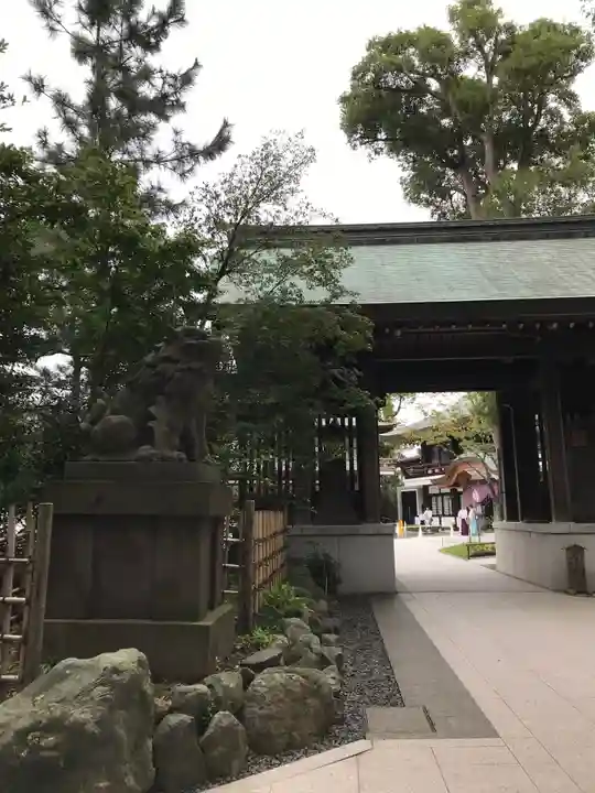 寒川神社の山門・神門