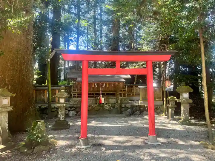 御杖神社の{uncategorized: "未分類", other: "その他", undefined: "問題あり", building: "その他建物", grave: "お墓", sacred_gate: "鳥居", guardian: "狛犬", statue: "像", buddha: "仏像", history: "歴史", nature: "自然", garden: "庭園", animal: "動物", pagoda: "塔", temizu: "手水舎", mountain_gate: "山門・神門", sanctuary: "本殿・本堂", subordinate: "末社・摂社", art: "芸術", scenery: "景色", jizo: "地蔵", ema: "絵馬", goshuin: "御朱印", omikuji: "おみくじ", items: "授与品その他", amulet: "お守り", goshuincho: "御朱印帳", eats: "食事", festival: "お祭り", votive_dance: "神楽", shichigosan: "七五三参", wedding: "結婚式", experience: "体験その他", initially: "初詣", around: "周辺", anti_infection: "感染症対策"}
