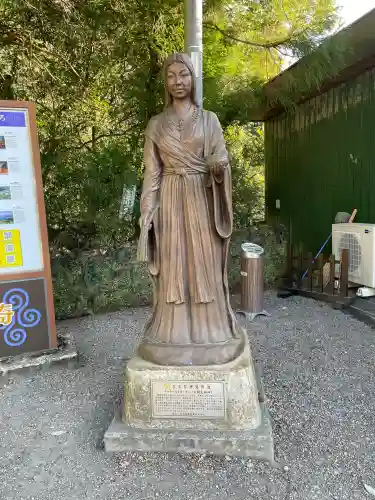 天岩戸神社の{uncategorized: "未分類", other: "その他", undefined: "問題あり", building: "その他建物", grave: "お墓", sacred_gate: "鳥居", guardian: "狛犬", statue: "像", buddha: "仏像", history: "歴史", nature: "自然", garden: "庭園", animal: "動物", pagoda: "塔", temizu: "手水舎", mountain_gate: "山門・神門", sanctuary: "本殿・本堂", subordinate: "末社・摂社", art: "芸術", scenery: "景色", jizo: "地蔵", ema: "絵馬", goshuin: "御朱印", omikuji: "おみくじ", items: "授与品その他", amulet: "お守り", goshuincho: "御朱印帳", eats: "食事", festival: "お祭り", votive_dance: "神楽", shichigosan: "七五三参", wedding: "結婚式", experience: "体験その他", initially: "初詣", around: "周辺", anti_infection: "感染症対策"}