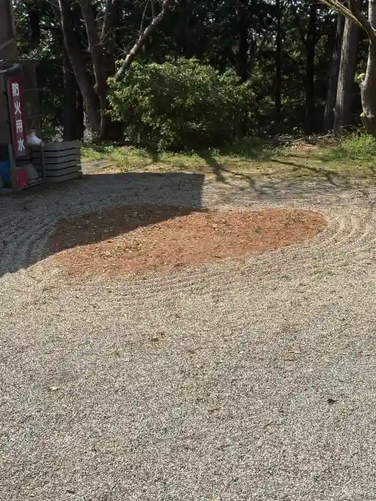 春日神社の{uncategorized: "未分類", other: "その他", undefined: "問題あり", building: "その他建物", grave: "お墓", sacred_gate: "鳥居", guardian: "狛犬", statue: "像", buddha: "仏像", history: "歴史", nature: "自然", garden: "庭園", animal: "動物", pagoda: "塔", temizu: "手水舎", mountain_gate: "山門・神門", sanctuary: "本殿・本堂", subordinate: "末社・摂社", art: "芸術", scenery: "景色", jizo: "地蔵", ema: "絵馬", goshuin: "御朱印", omikuji: "おみくじ", items: "授与品その他", amulet: "お守り", goshuincho: "御朱印帳", eats: "食事", festival: "お祭り", votive_dance: "神楽", shichigosan: "七五三参", wedding: "結婚式", experience: "体験その他", initially: "初詣", around: "周辺", anti_infection: "感染症対策"}