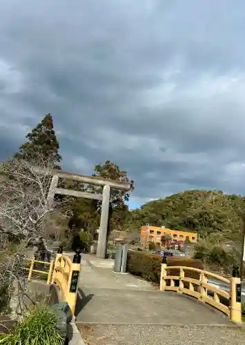 天津神明宮の{uncategorized: "未分類", other: "その他", undefined: "問題あり", building: "その他建物", grave: "お墓", sacred_gate: "鳥居", guardian: "狛犬", statue: "像", buddha: "仏像", history: "歴史", nature: "自然", garden: "庭園", animal: "動物", pagoda: "塔", temizu: "手水舎", mountain_gate: "山門・神門", sanctuary: "本殿・本堂", subordinate: "末社・摂社", art: "芸術", scenery: "景色", jizo: "地蔵", ema: "絵馬", goshuin: "御朱印", omikuji: "おみくじ", items: "授与品その他", amulet: "お守り", goshuincho: "御朱印帳", eats: "食事", festival: "お祭り", votive_dance: "神楽", shichigosan: "七五三参", wedding: "結婚式", experience: "体験その他", initially: "初詣", around: "周辺", anti_infection: "感染症対策"}