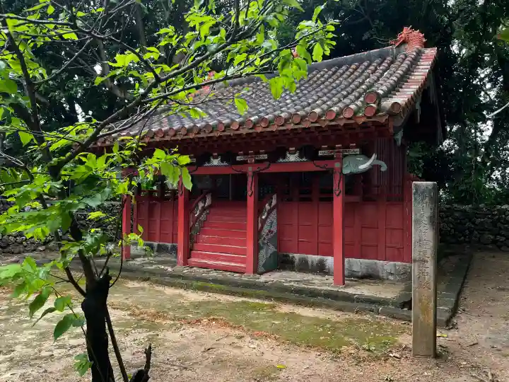 八重山権現堂の{uncategorized: "未分類", other: "その他", undefined: "問題あり", building: "その他建物", grave: "お墓", sacred_gate: "鳥居", guardian: "狛犬", statue: "像", buddha: "仏像", history: "歴史", nature: "自然", garden: "庭園", animal: "動物", pagoda: "塔", temizu: "手水舎", mountain_gate: "山門・神門", sanctuary: "本殿・本堂", subordinate: "末社・摂社", art: "芸術", scenery: "景色", jizo: "地蔵", ema: "絵馬", goshuin: "御朱印", omikuji: "おみくじ", items: "授与品その他", amulet: "お守り", goshuincho: "御朱印帳", eats: "食事", festival: "お祭り", votive_dance: "神楽", shichigosan: "七五三参", wedding: "結婚式", experience: "体験その他", initially: "初詣", around: "周辺", anti_infection: "感染症対策"}