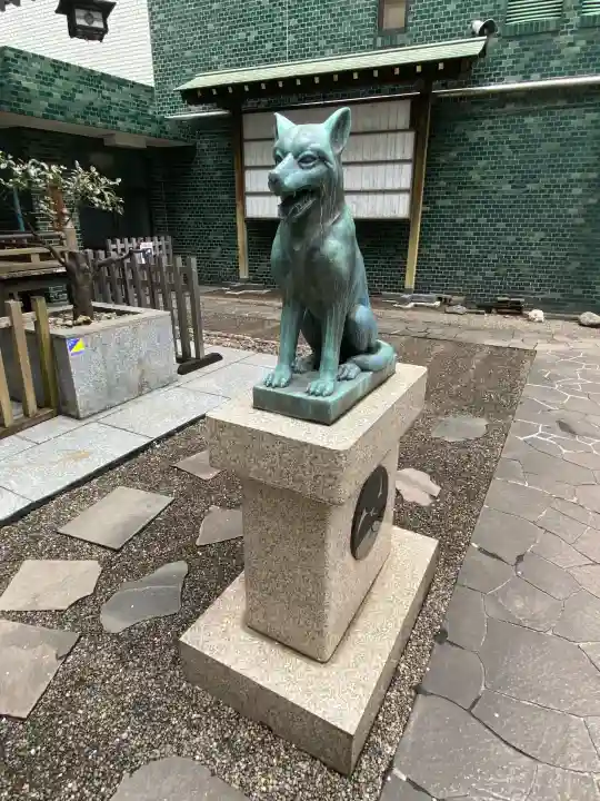 宮益御嶽神社の{uncategorized: "未分類", other: "その他", undefined: "問題あり", building: "その他建物", grave: "お墓", sacred_gate: "鳥居", guardian: "狛犬", statue: "像", buddha: "仏像", history: "歴史", nature: "自然", garden: "庭園", animal: "動物", pagoda: "塔", temizu: "手水舎", mountain_gate: "山門・神門", sanctuary: "本殿・本堂", subordinate: "末社・摂社", art: "芸術", scenery: "景色", jizo: "地蔵", ema: "絵馬", goshuin: "御朱印", omikuji: "おみくじ", items: "授与品その他", amulet: "お守り", goshuincho: "御朱印帳", eats: "食事", festival: "お祭り", votive_dance: "神楽", shichigosan: "七五三参", wedding: "結婚式", experience: "体験その他", initially: "初詣", around: "周辺", anti_infection: "感染症対策"}