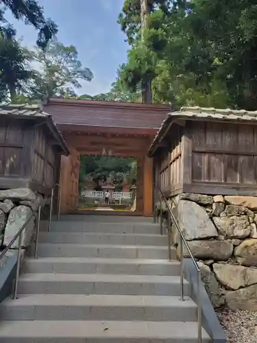 出雲大社北島国造館 出雲教の山門・神門