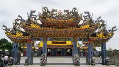 聖天宮の山門・神門