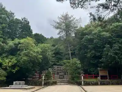 檜原神社(大神神社摂社)の{uncategorized: "未分類", other: "その他", undefined: "問題あり", building: "その他建物", grave: "お墓", sacred_gate: "鳥居", guardian: "狛犬", statue: "像", buddha: "仏像", history: "歴史", nature: "自然", garden: "庭園", animal: "動物", pagoda: "塔", temizu: "手水舎", mountain_gate: "山門・神門", sanctuary: "本殿・本堂", subordinate: "末社・摂社", art: "芸術", scenery: "景色", jizo: "地蔵", ema: "絵馬", goshuin: "御朱印", omikuji: "おみくじ", items: "授与品その他", amulet: "お守り", goshuincho: "御朱印帳", eats: "食事", festival: "お祭り", votive_dance: "神楽", shichigosan: "七五三参", wedding: "結婚式", experience: "体験その他", initially: "初詣", around: "周辺", anti_infection: "感染症対策"}